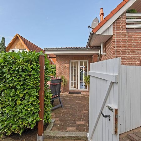 Enticing Holiday Home In Oldenburg With Garden Near Sea Dannau Exterior photo