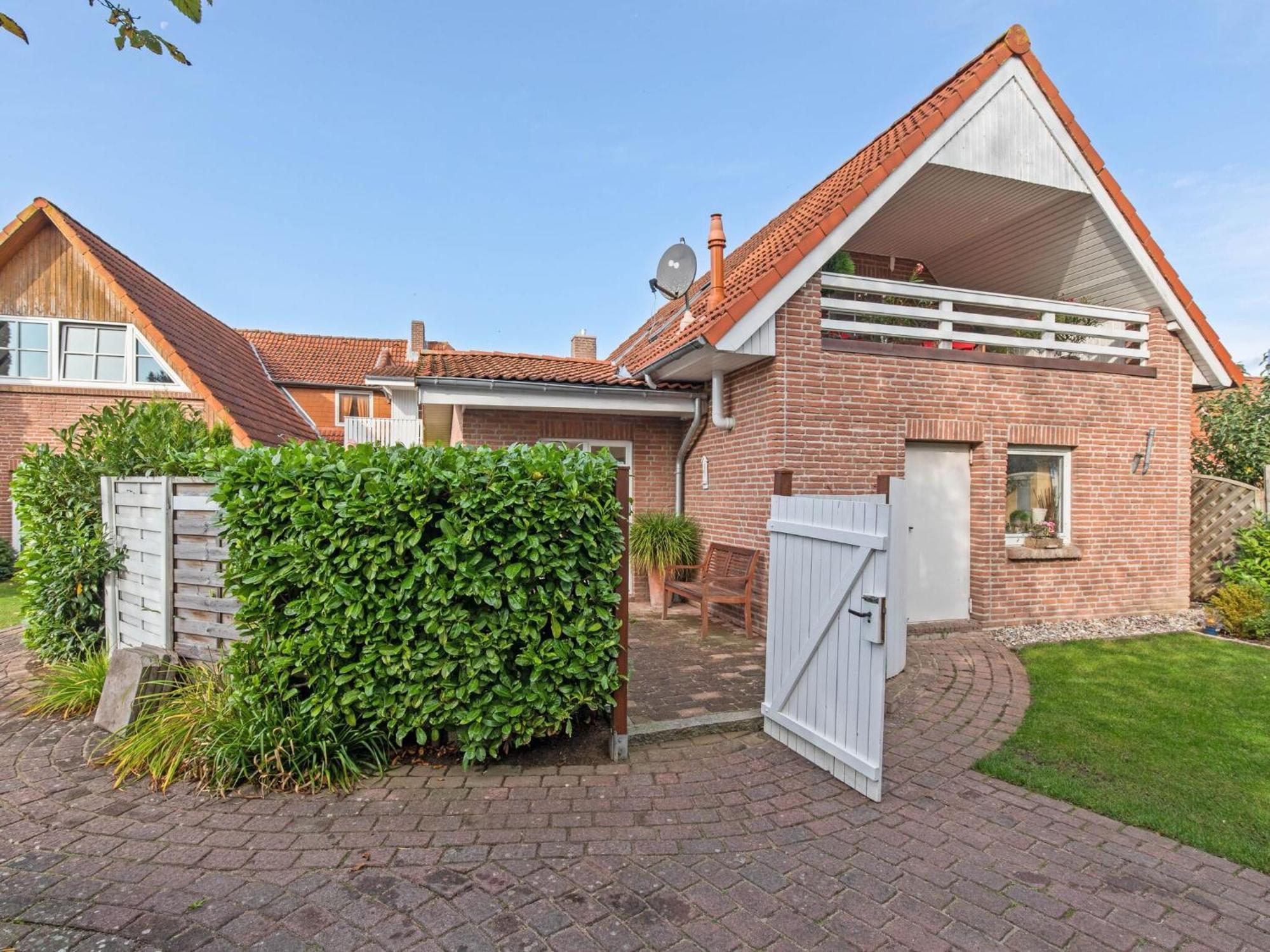 Enticing Holiday Home In Oldenburg With Garden Near Sea Dannau Exterior photo